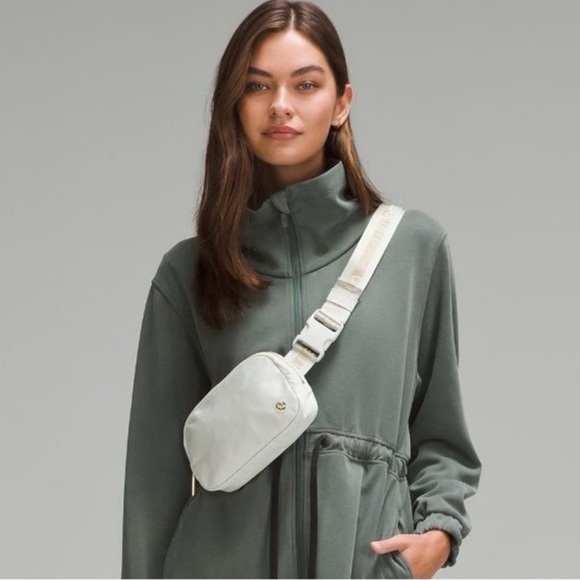 Lululemon Everywhere Belt Bag Vapor Gold White Wordmark Logo Crossbody Bag NWT - Picture 6 of 6